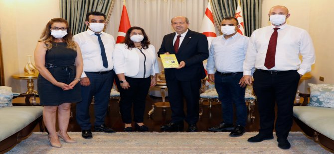 “Kıbrıs Türk Finans Hayatına Bir Yolculuk” İsimli Kitap, Cumhurbaşkanı Ersin Tatar’a Takdim Edildi.