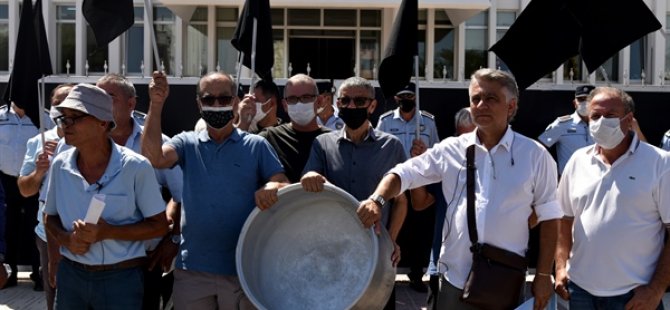 Esnaf Örgütleri Başbakanlık Önününde Eylem Yaptı