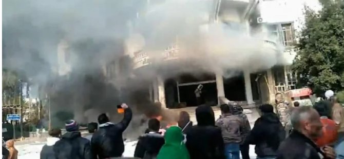 Suriye’nin güneyinde halk Esad’a karşı ayaklandı