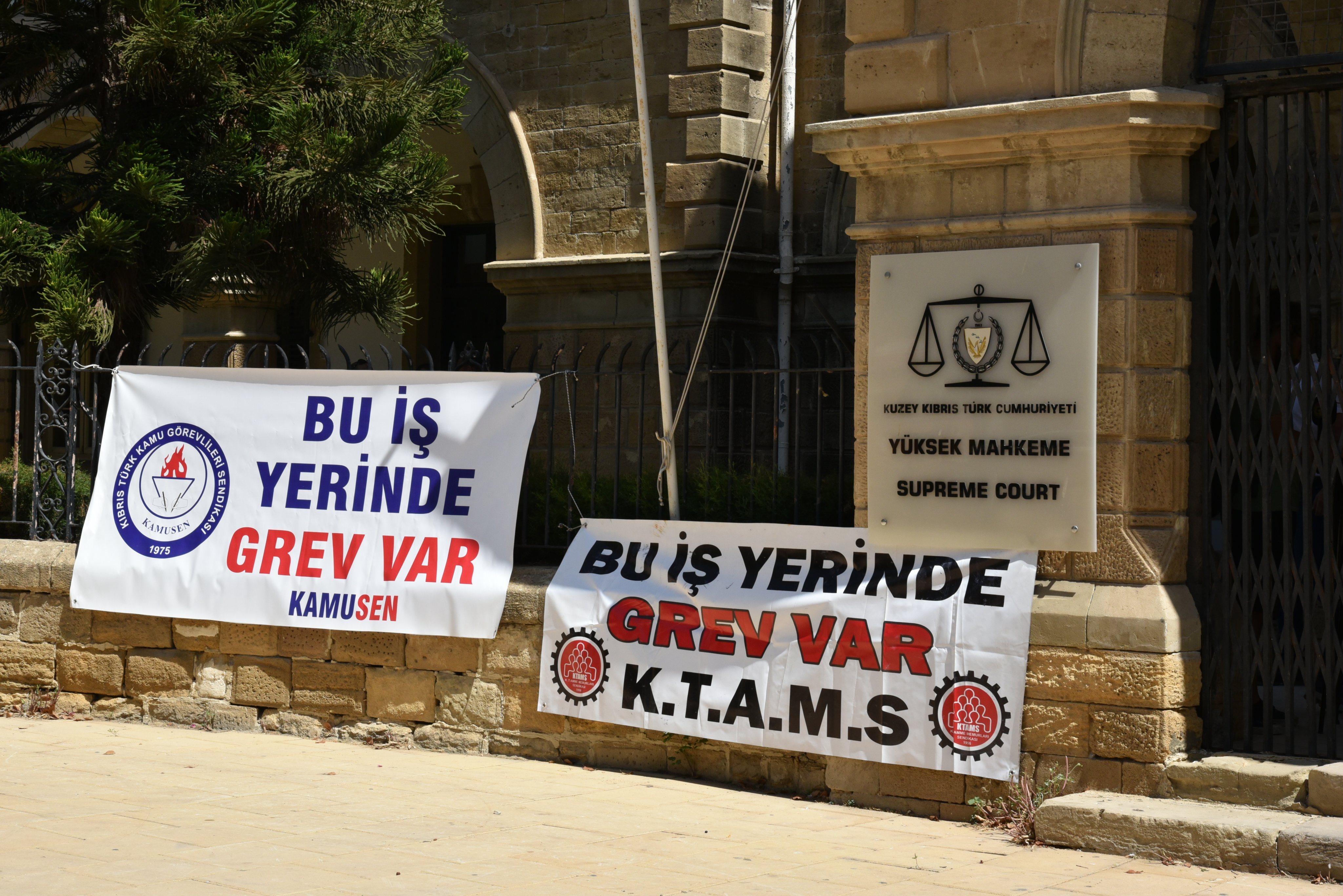 Lefkoşa Kaza Tapu Amirliği’nde tam gün grev