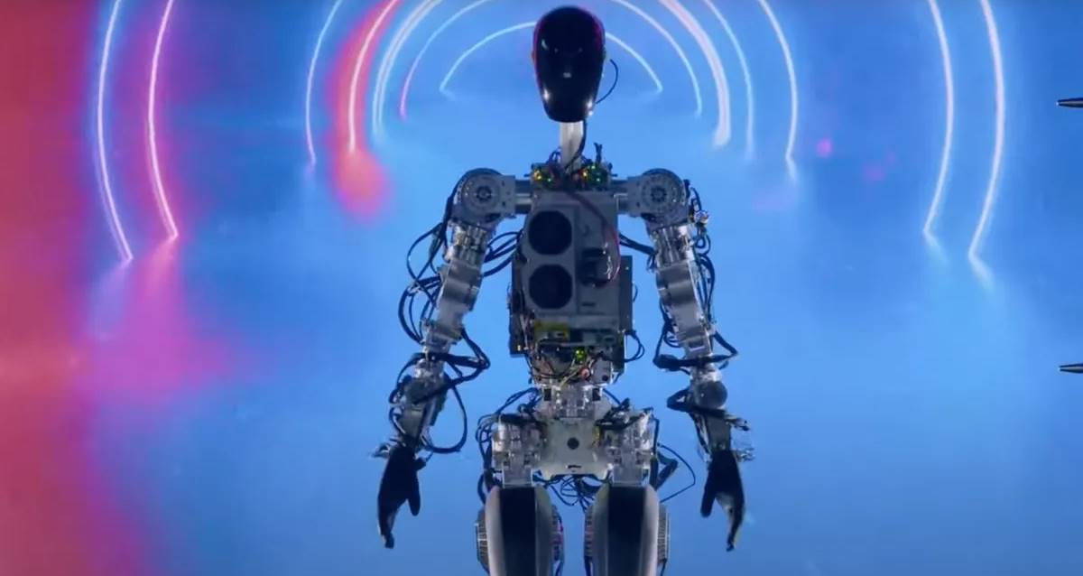 Tesla robot eğitecek eleman arıyor: Saatliği 48 dolar