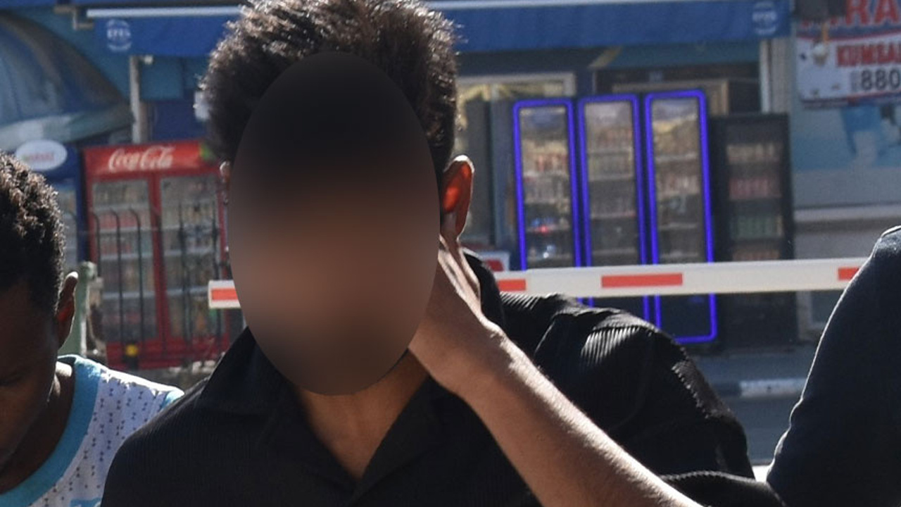 Ön izin çıkarmak için insanları dolandırdı