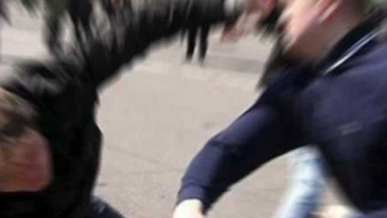 Alkollü şahıs polise yumruk attı