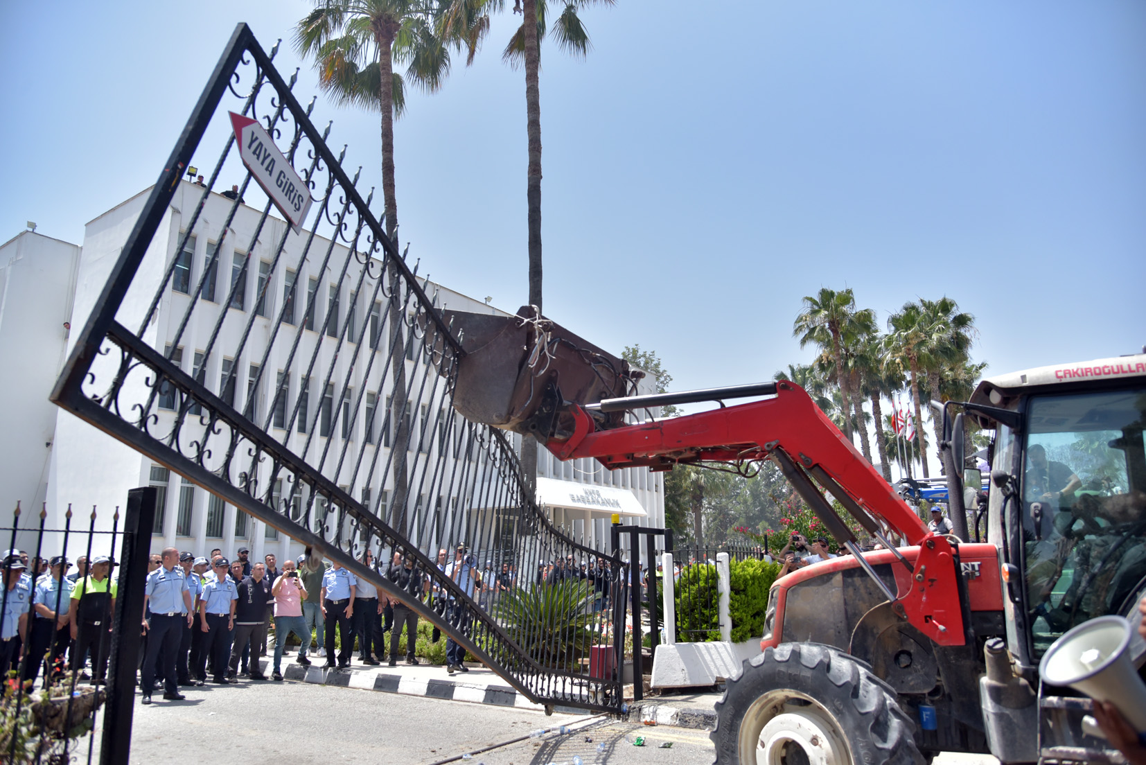 Hayvancılar ile sendikalar Başbakanlık önünde eylem yapacak