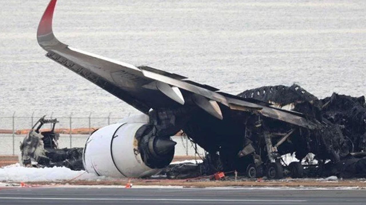 Japonya’da iki yolcu uçağı apronda çarpıştı