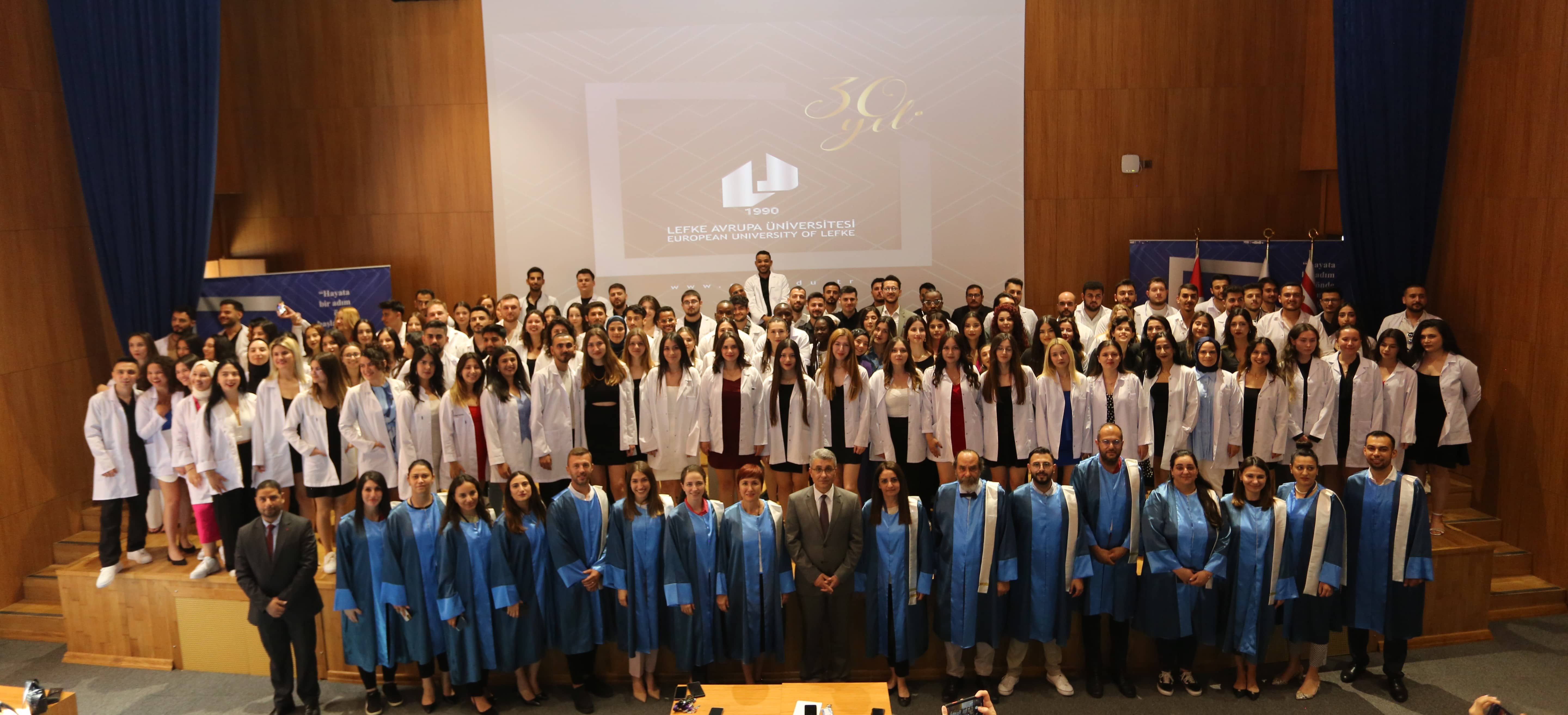 LAÜ Sağlık Bilimleri Fakültesi Mezunları İçin Beyaz Önlük ve Yemin Töreni Düzenlendi