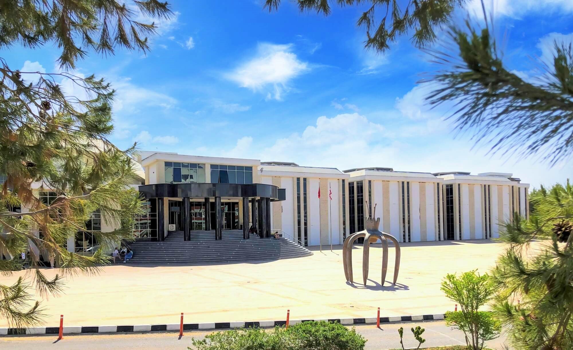 Yakın Doğu Üniversitesi, US News & World Report Tarafından KKTC'nin En İyi Üniversitesi Seçildi