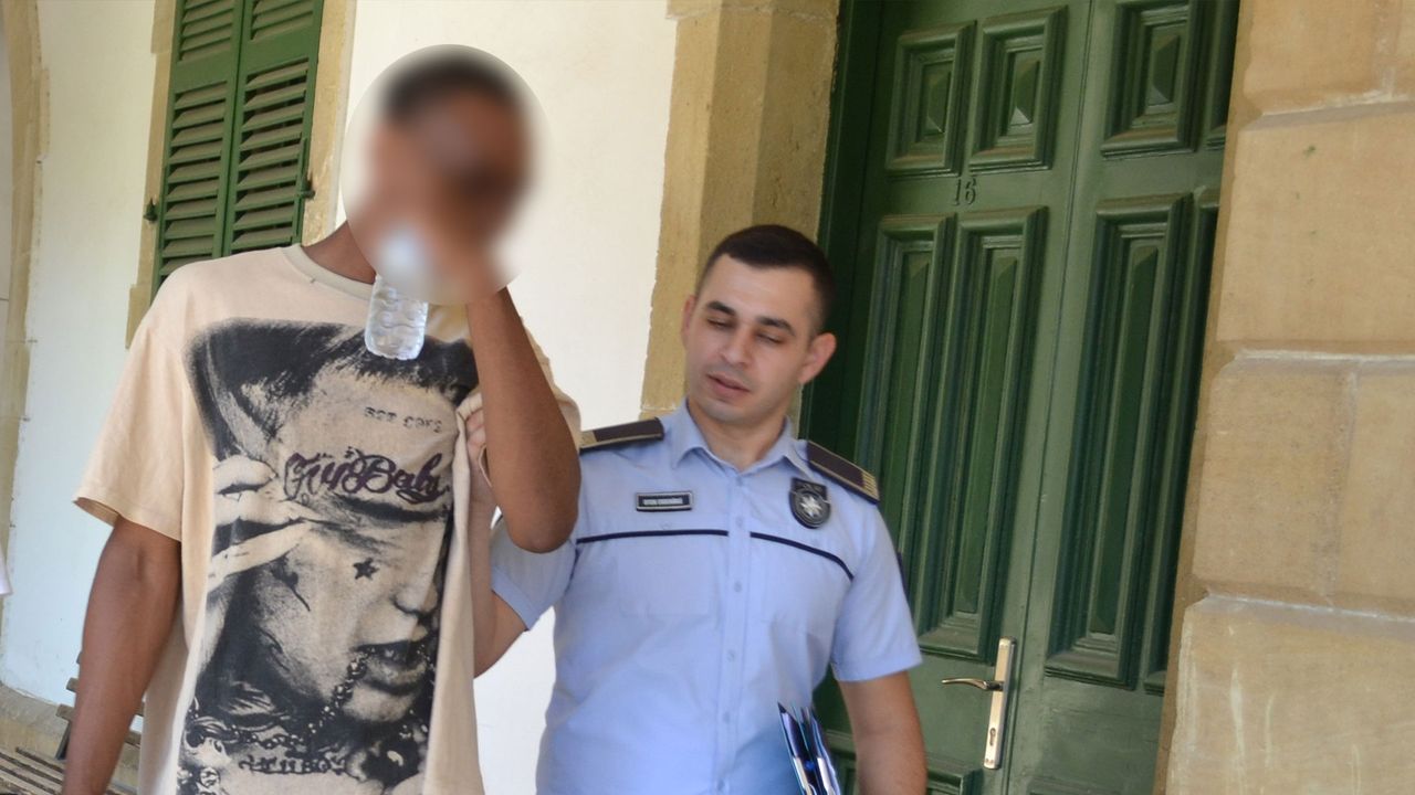 Marketten parfüm, çikolata ve dondurma çaldı...