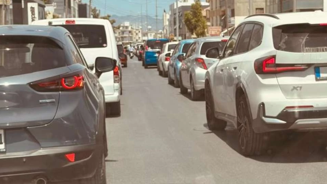 Metehan çemberden Ortaköy’e gidiş yolunun kapatılmasının ardından trafik felç oldu