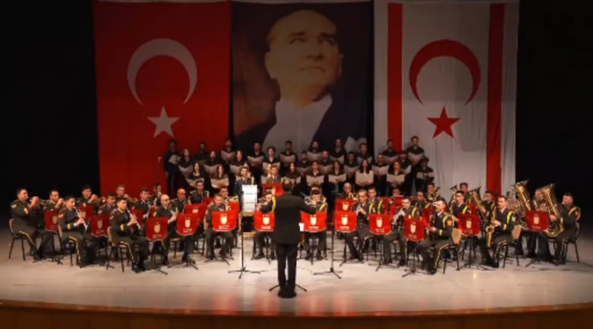 DAÜ Güzel Sanatlar Eğitimi Bölümü Korosu, "Kıbrıs Türk Barış Kuvvetleri Marşı"nı Seslendirdi