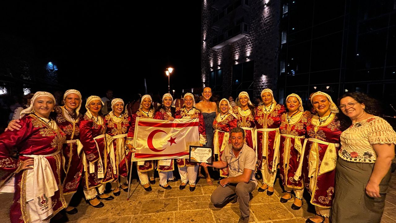 Mehmetçik Kültür ve Dayanışma Derneği, Karadağ’da halk dansları festivaline katıldı