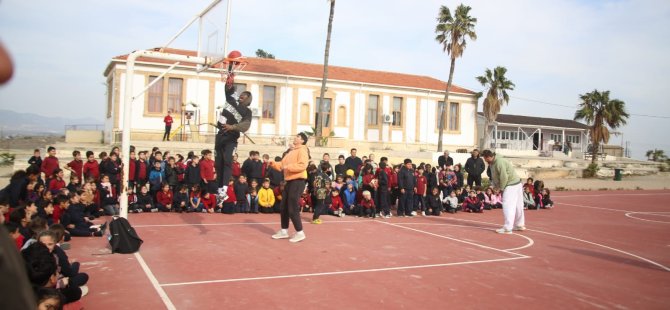 Şampiyon Larnaka Gençler Birliği’nden İskele Şehit İlker Karter İlkokulu’na Ziyaret