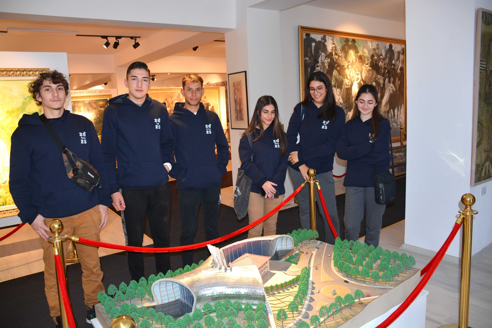 Öğrenciler Yakın Doğu Üniversitesi’nin olanaklarını yerinde deneyimledi