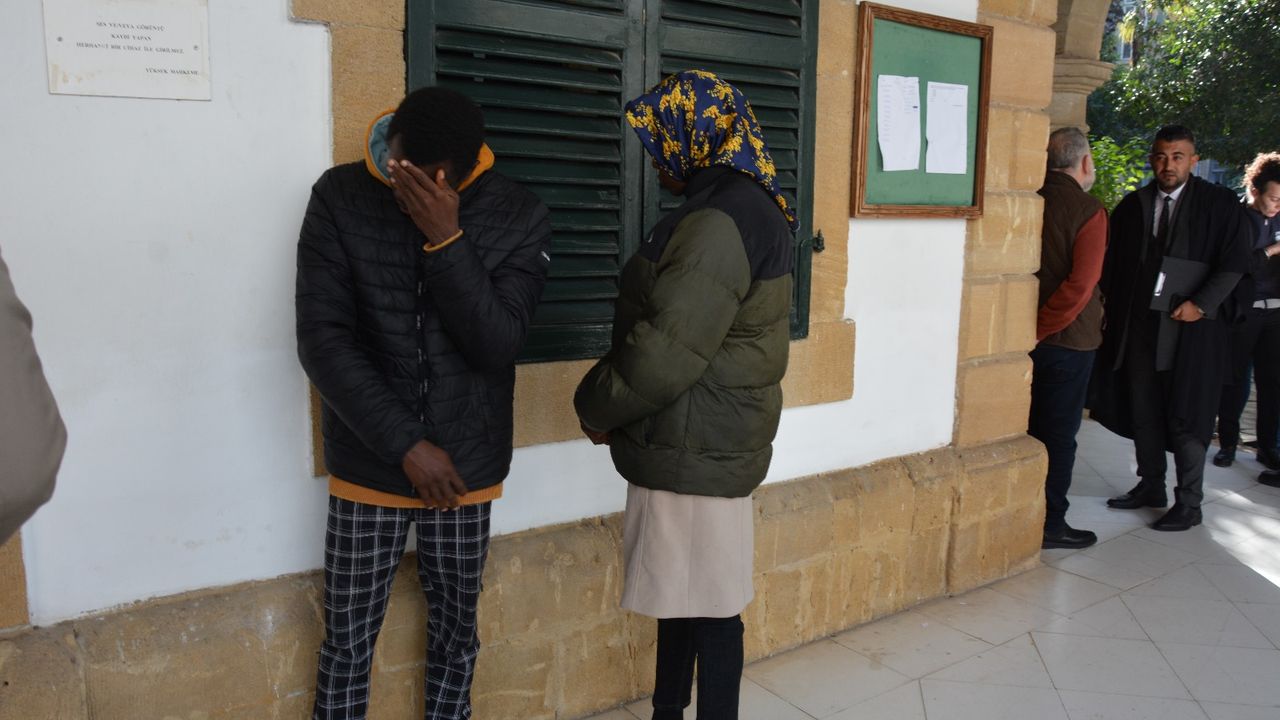 Biri 740, diğeri bin 122 gündür kaçak