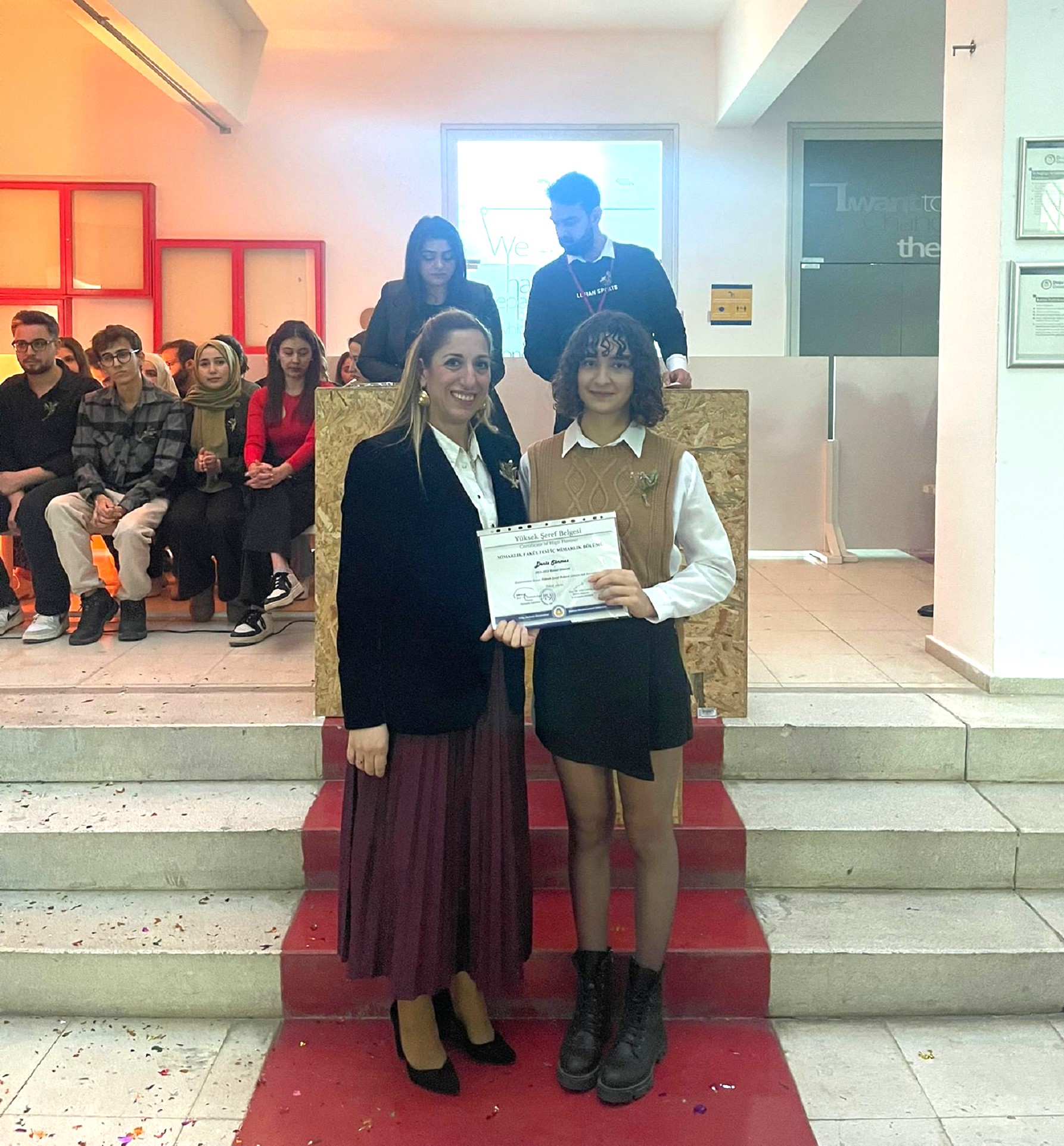 DAÜ İç Mimarlık Bölümü, Yüksek Şeref ve Şeref Belge Törenini Düzenledi