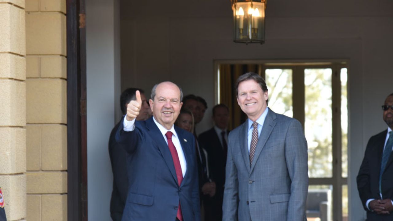 Liderlerin ara bölgedeki görüşmesi başladı