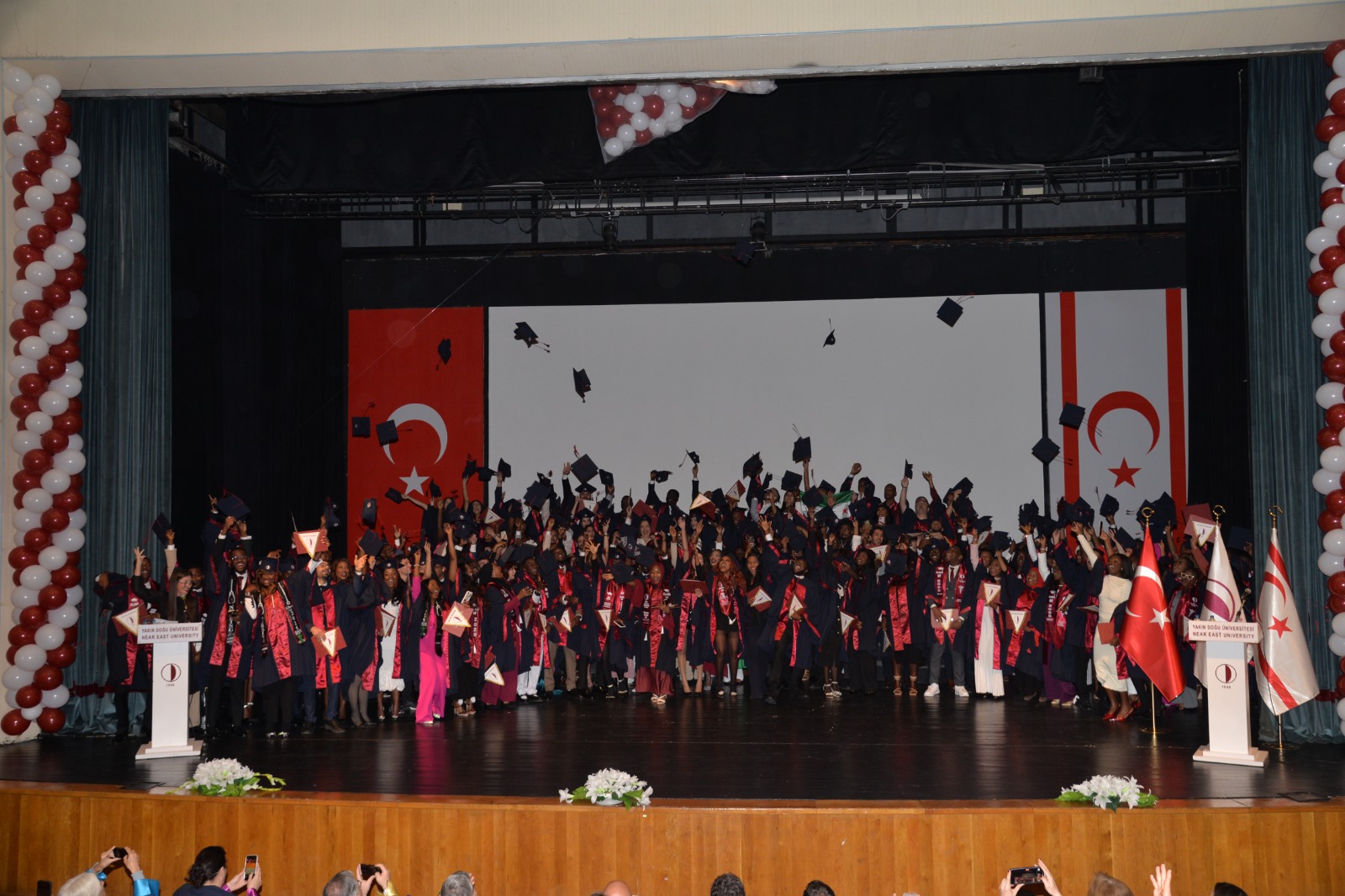 Yakın Doğu Üniversitesi’nde Mezuniyet Coşkusu!