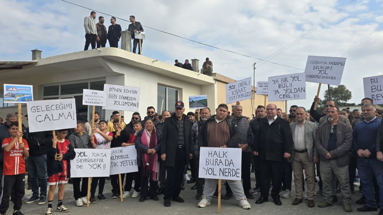 Dipkarpaz-Zafer Burnu arasındaki yol yapımı için eylem düzenlendi