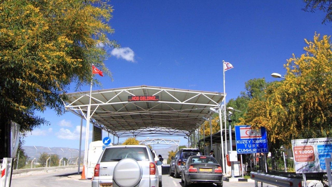 KKTC ve Güney Kıbrıs Rum Yönetimi arasındaki sınır geçişlerinde eşitsizlik tartışmaları sürüyor…