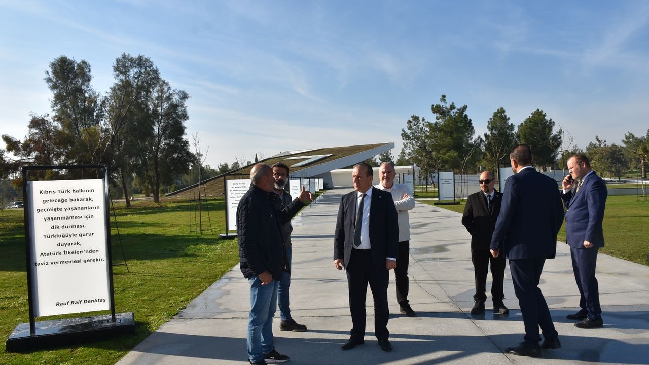 Ataoğlu, Denktaş'ın Anıt Mezarını ziyaret etti...