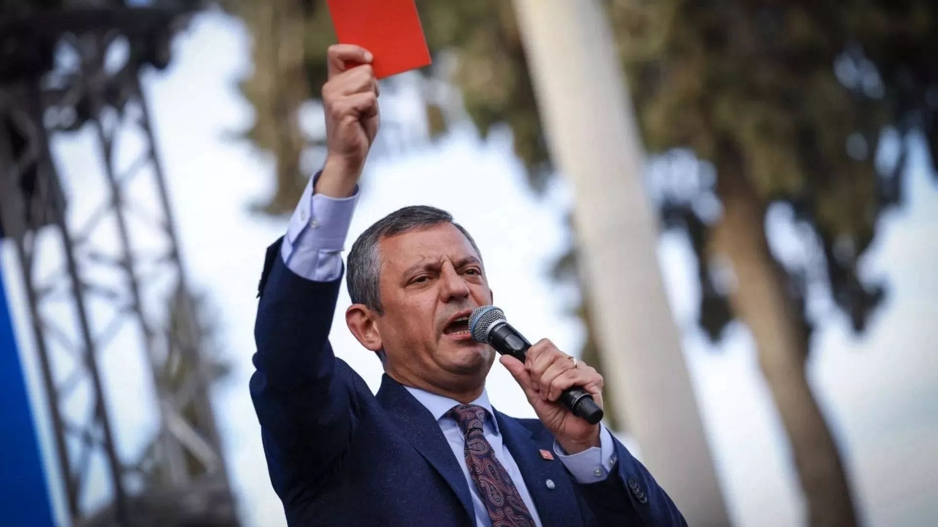 Özgür Özel: '2025 yılında sandık gelecek'