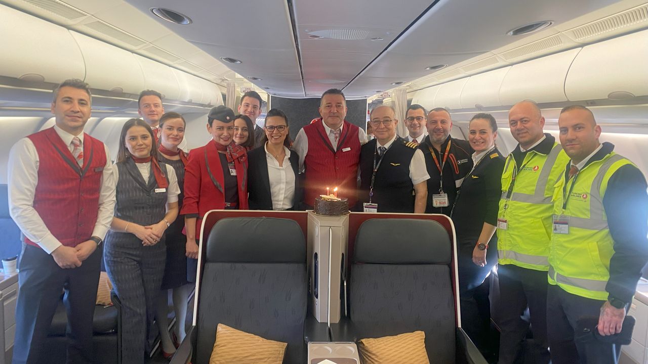 Ercan'da duygu dolu anlar... Son seferde gözyaşlarını tutamadı...