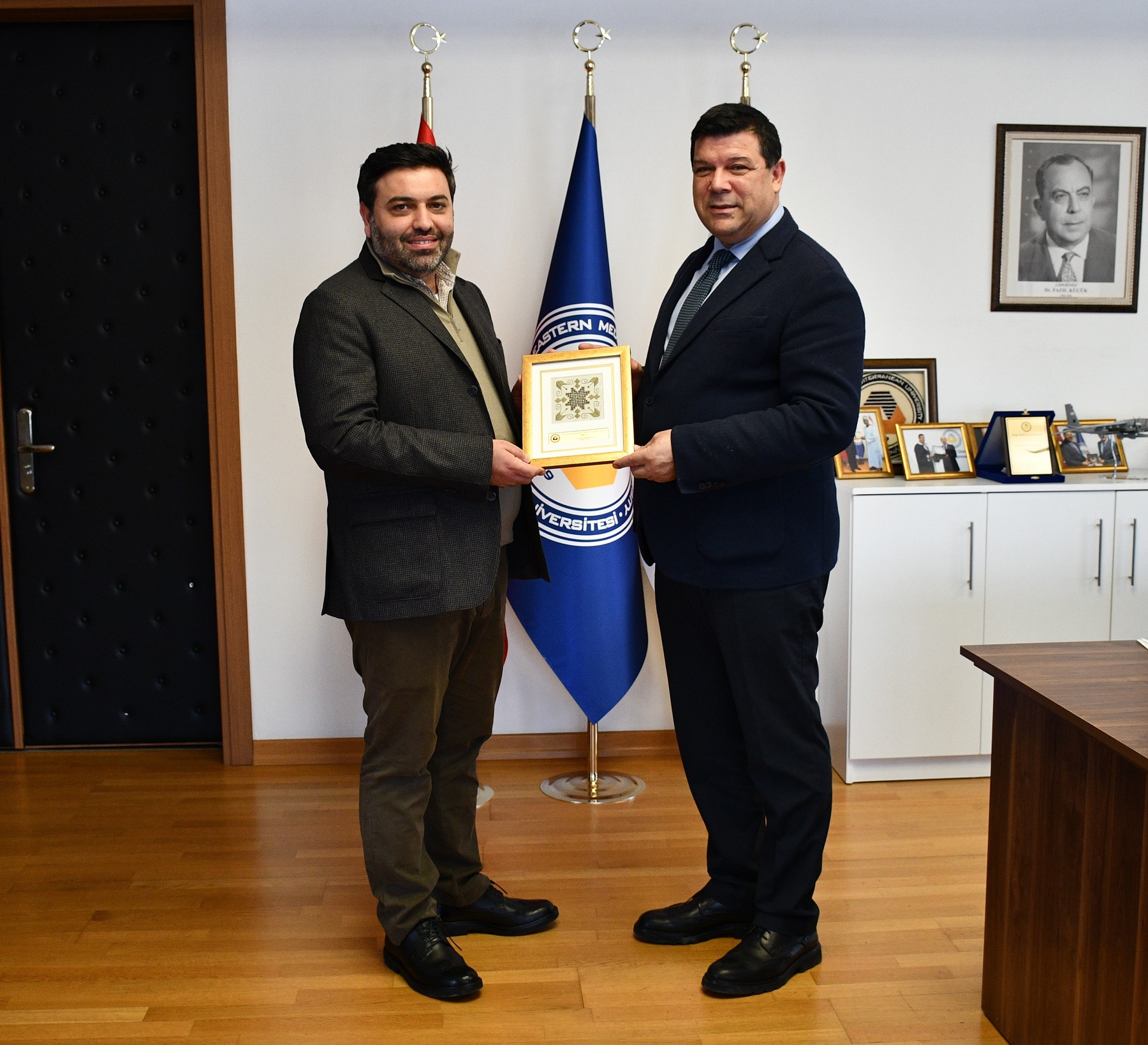 TÜRK VE DUBAİLİ İŞ İNSANI DR. İDRİS DEMİRHAN’DAN DAÜ’YE ZİYARET