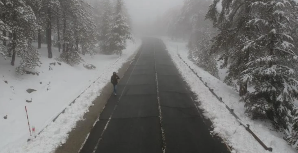 Büyük donma devam ediyor, Trodos'a giden tüm yollar tehlikeli