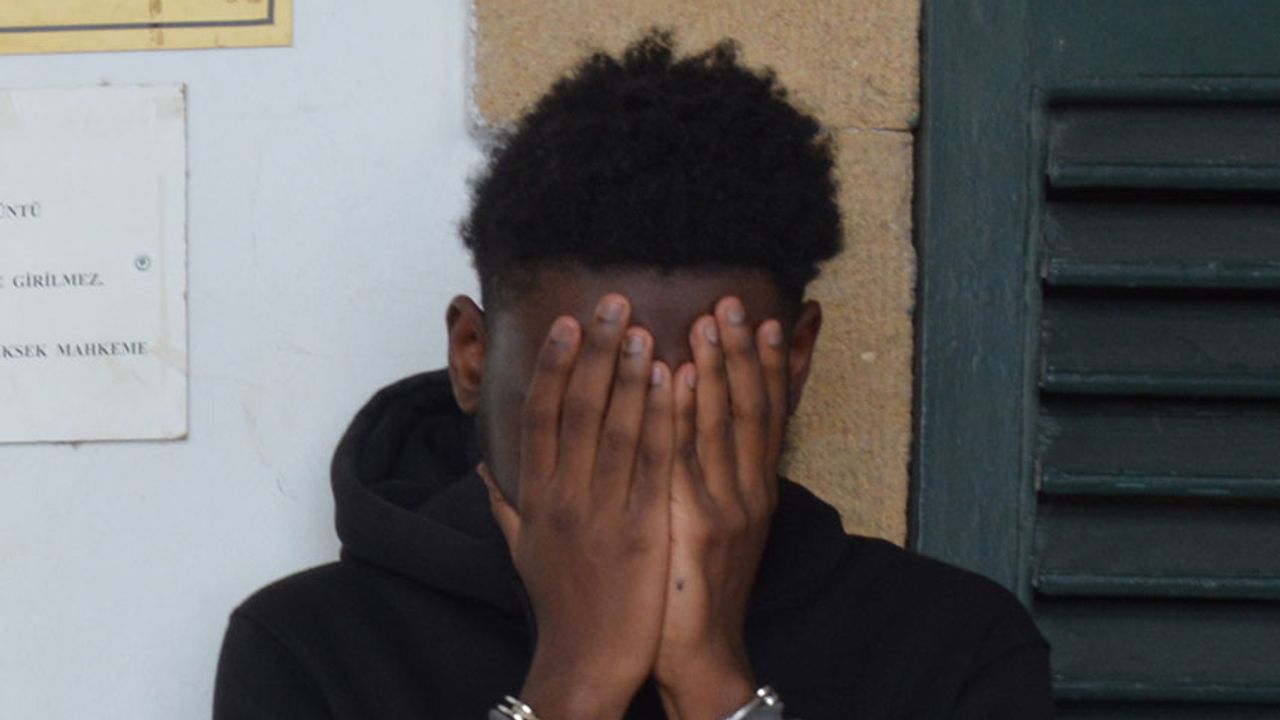 Zehir taciri kaçak çıktı: 2 buçuk kilo hintkeneviri...