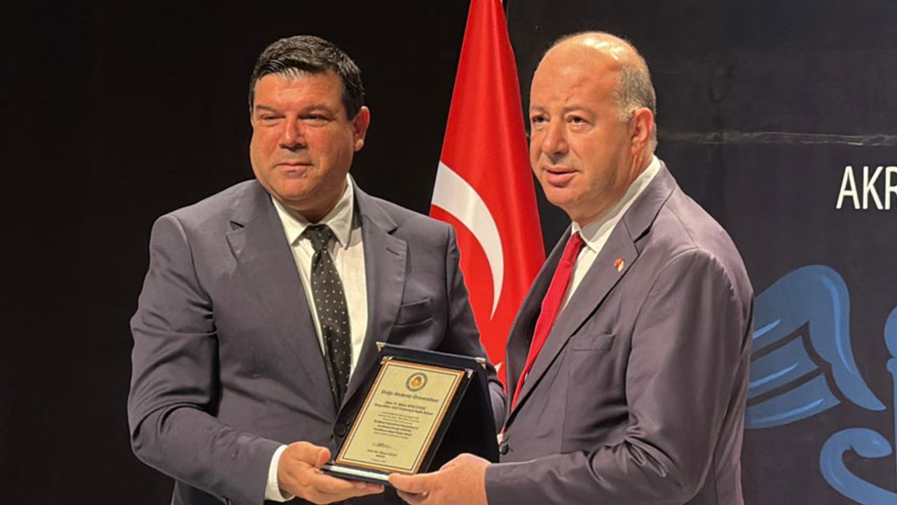 Sağlık Bakanı Dinçyürek: Uluslararası standartlarda eğitimin gururunu yaşıyoruz