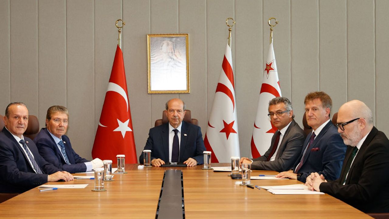 Cumhurbaşkanı Tatar, Meclis’te temsil edilen siyasi parti başkanlarıyla görüşüyor