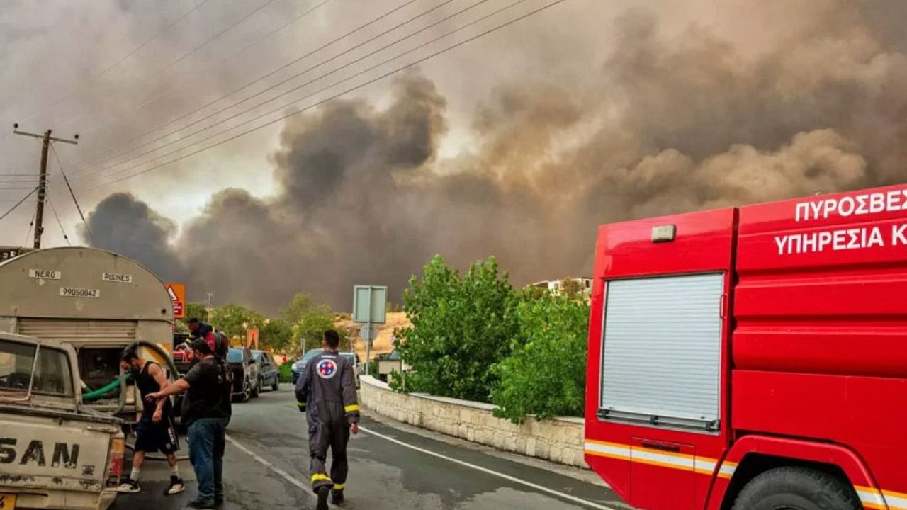 Limasol’da alevlerle mücadele sürüyor: İki kişi hayatını kaybetti