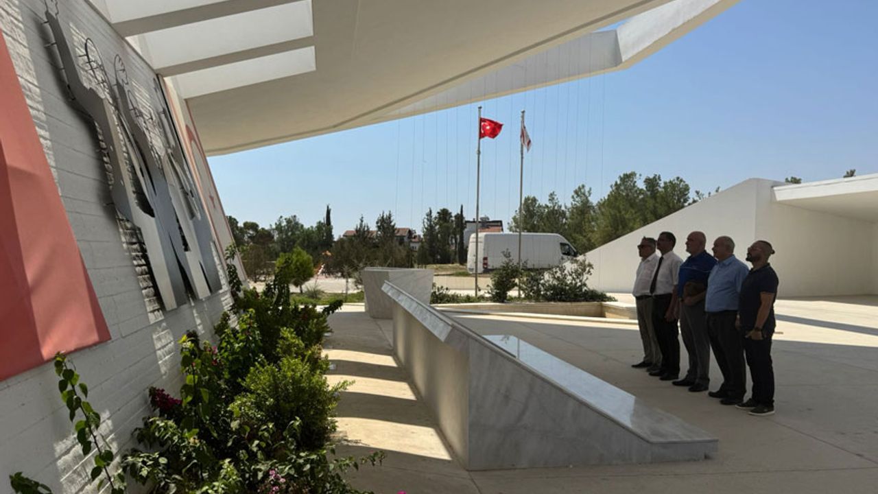 Ulusal Mücadele Vakfı Kurucu Cumhurbaşkanı Denktaş’ın anıt mezarını ziyaret etti