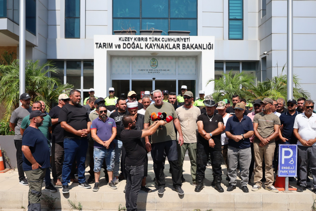 Hayvancılardan “Tabutlu İmamlı” Eylem