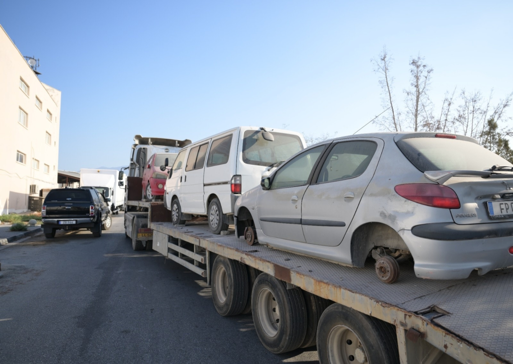 Lefkoşa Organize Sanayi Bölgesi’ndeki hurda araçlar kaldırılıyor