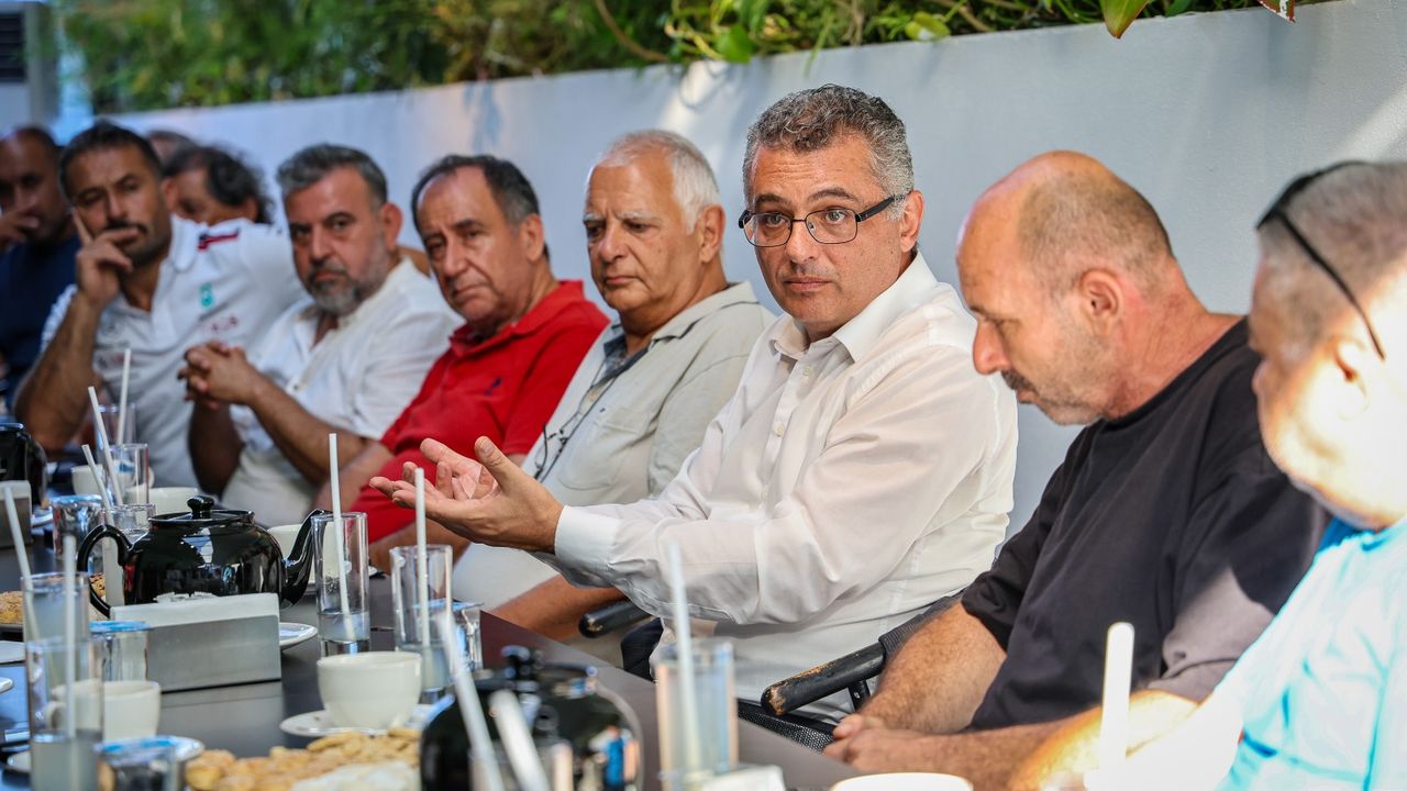 Erhürman, Mağusa’da esnafın sorunlarını dinledi, çözüm önerilerini paylaştı!