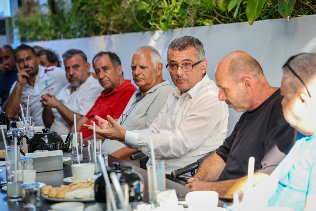 Erhürman, Gazimağusa’da esnafla buluştu