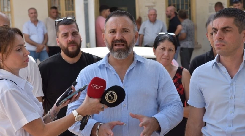 KTAMS, Gazimağusa Gelir ve Vergi Dairesi’nde basın açıklaması yaptı: Daire'de durum rezalet!