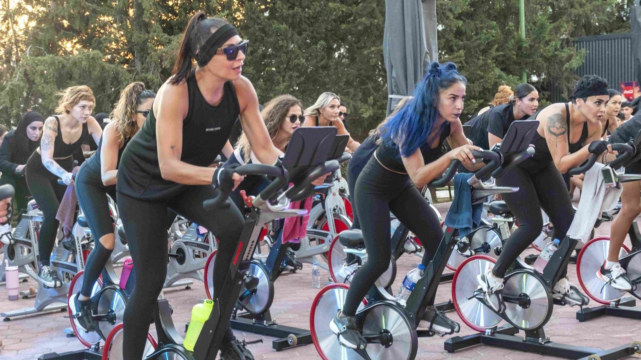 Yakın Doğu Spor Kulesi’nde Spinning coşkusu sokağa taştı!