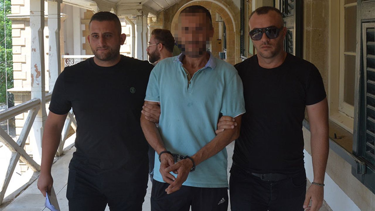 Park halindeki araçtan 3 bin dolar çaldı!