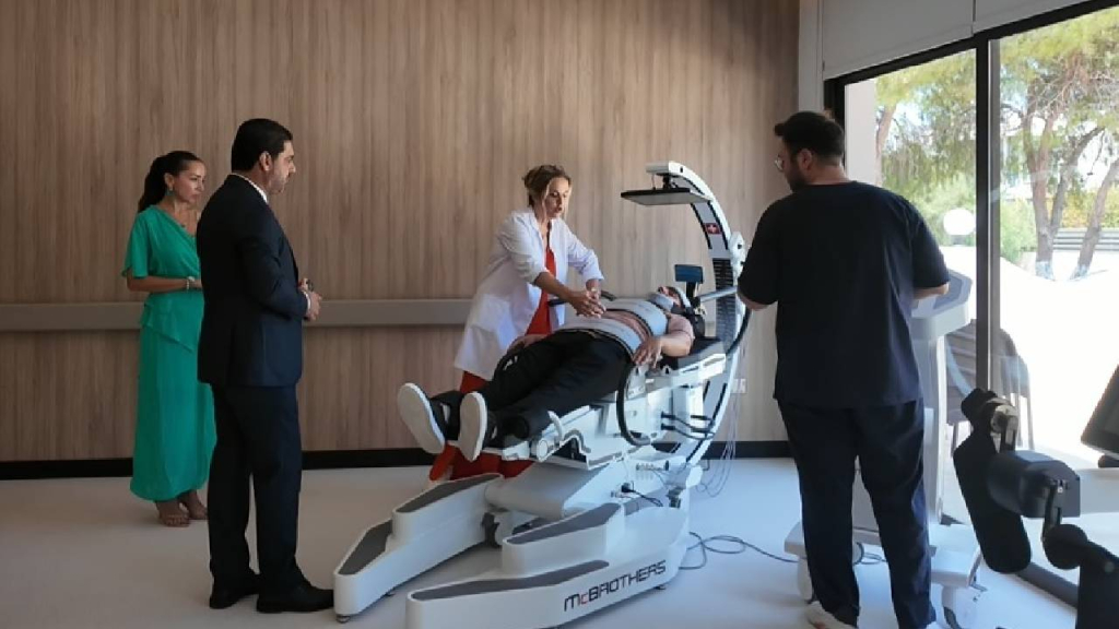 Kıbrıs’ın en donanımlı ‘Robotik Rehabilitasyon Merkezi’ Yeniboğaziçi’nde açıldı