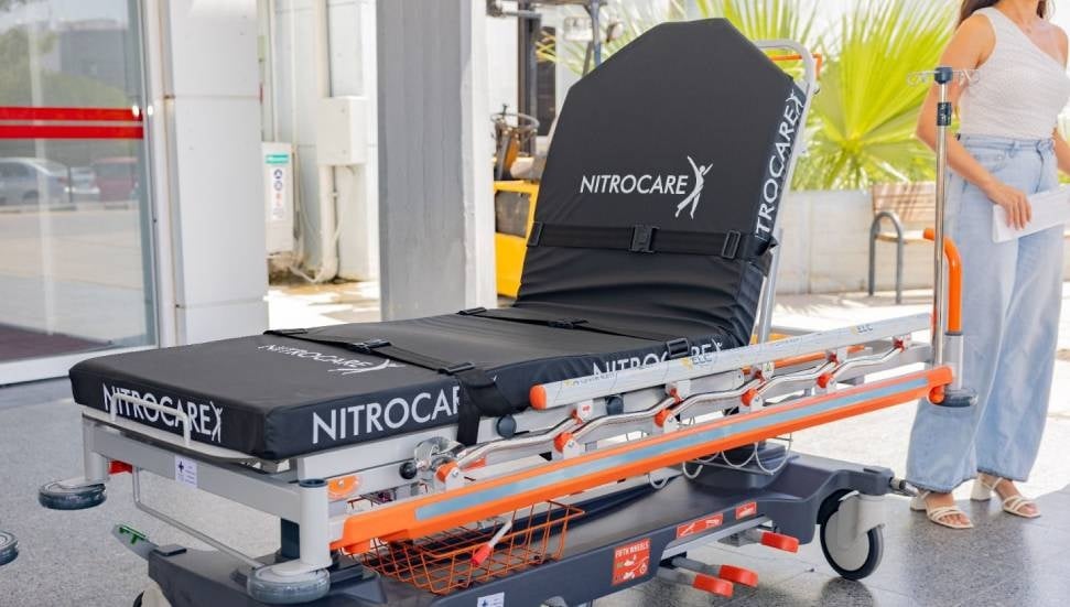 Merit’ten, hastaneye sedye bağışı