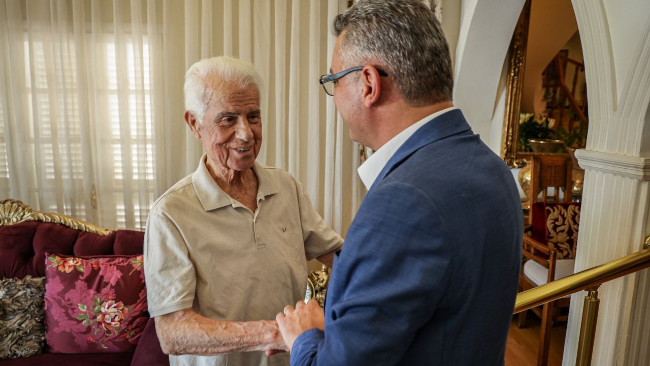 Erhürman, 3. Cumhurbaşkanı Derviş Eroğlu’nu ziyaret etti