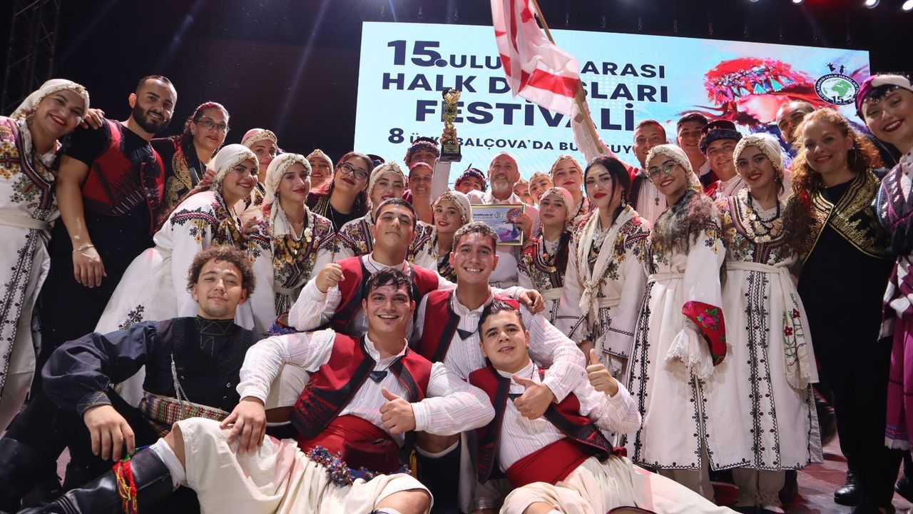 İskele Belediyesi Halk Dansları Topluluğu, Balçova’daki festivalinde birinci oldu