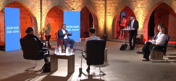 Erhürman gazeteciler ile buluştu.. Programı binlerce kişi izledi...