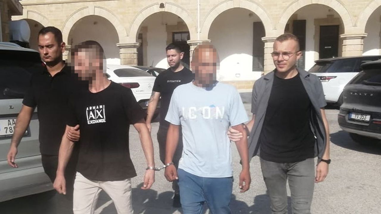 Suçüstü yakalandılar... Uyuşturucu zanlıları mahkemede...