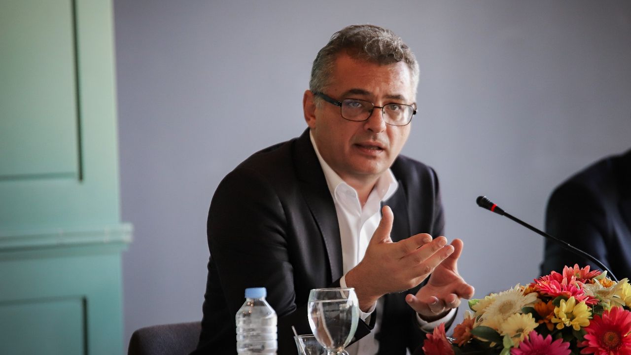 Erhürman: Anlatacak başarı hikayesi olmayanlar, kelime oyunu yapıyor