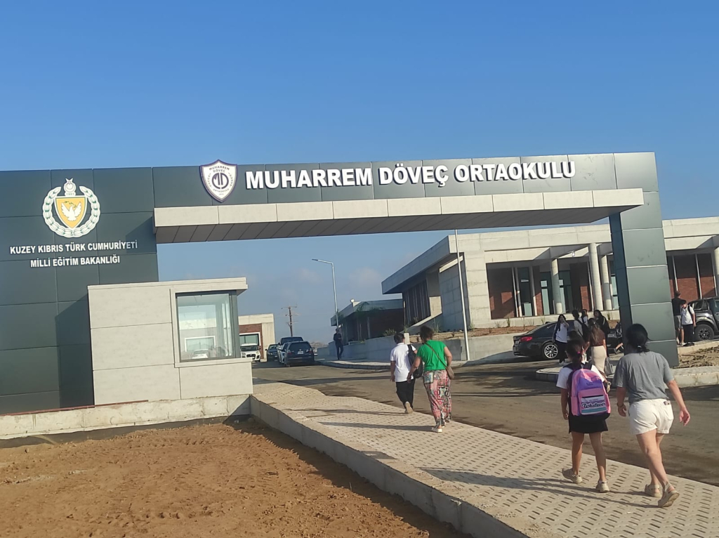 Muharrem Döveç Ortaokulu İskele'de açıldı