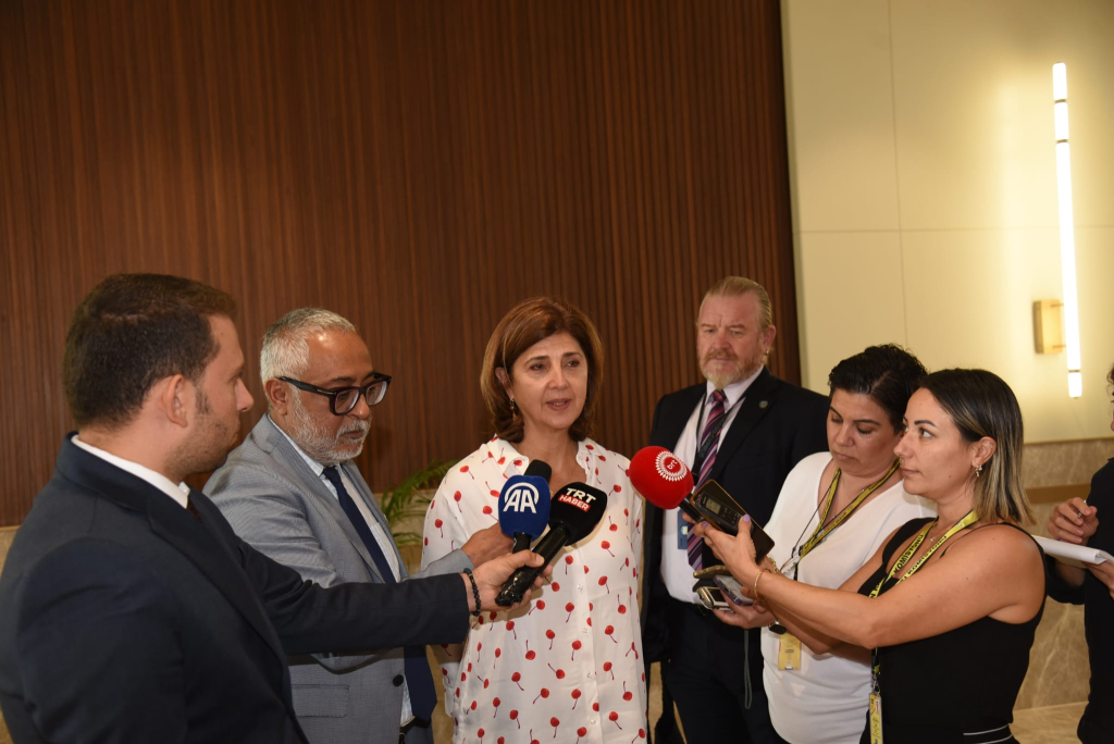 Holguin, görüşmelerin yeniden başlamasını umuyor