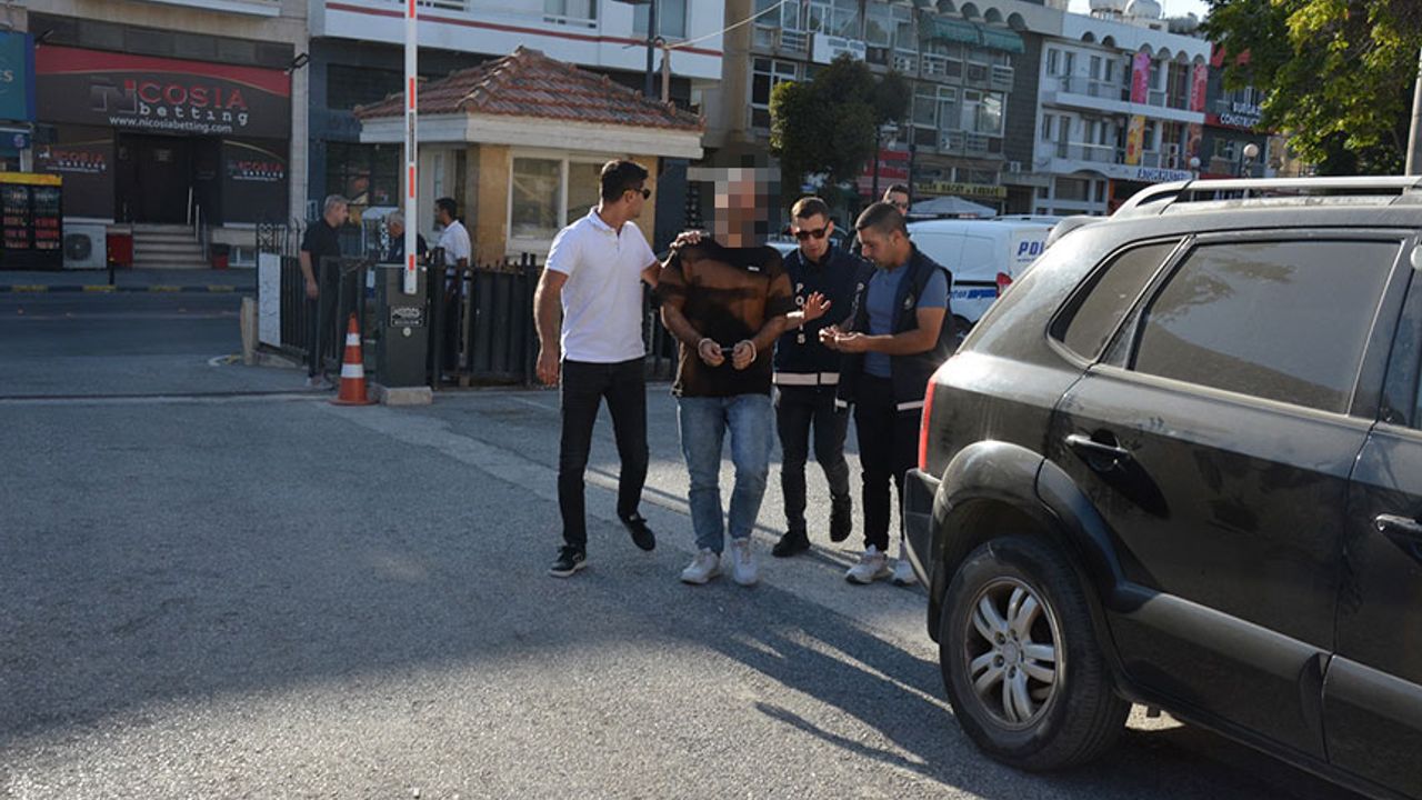 Balkondan 15 poşet uyuşturucu madde çıktı!